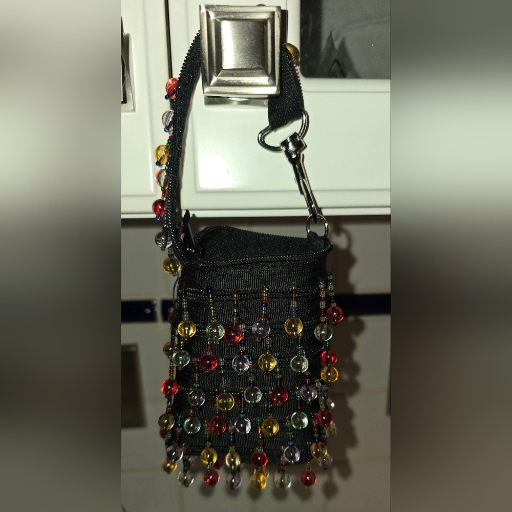 ADORABLE Beaded Small Zipper Bag - Picture 4 of 9